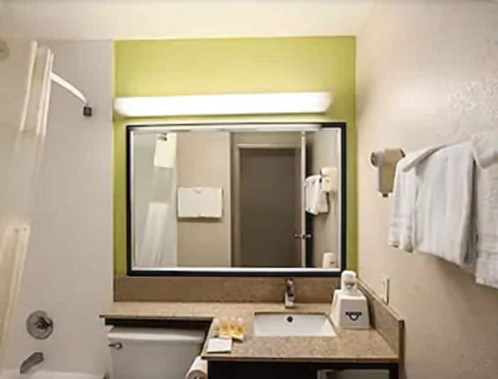 Days Inn By Wyndham Rome Downtown Εξωτερικό φωτογραφία