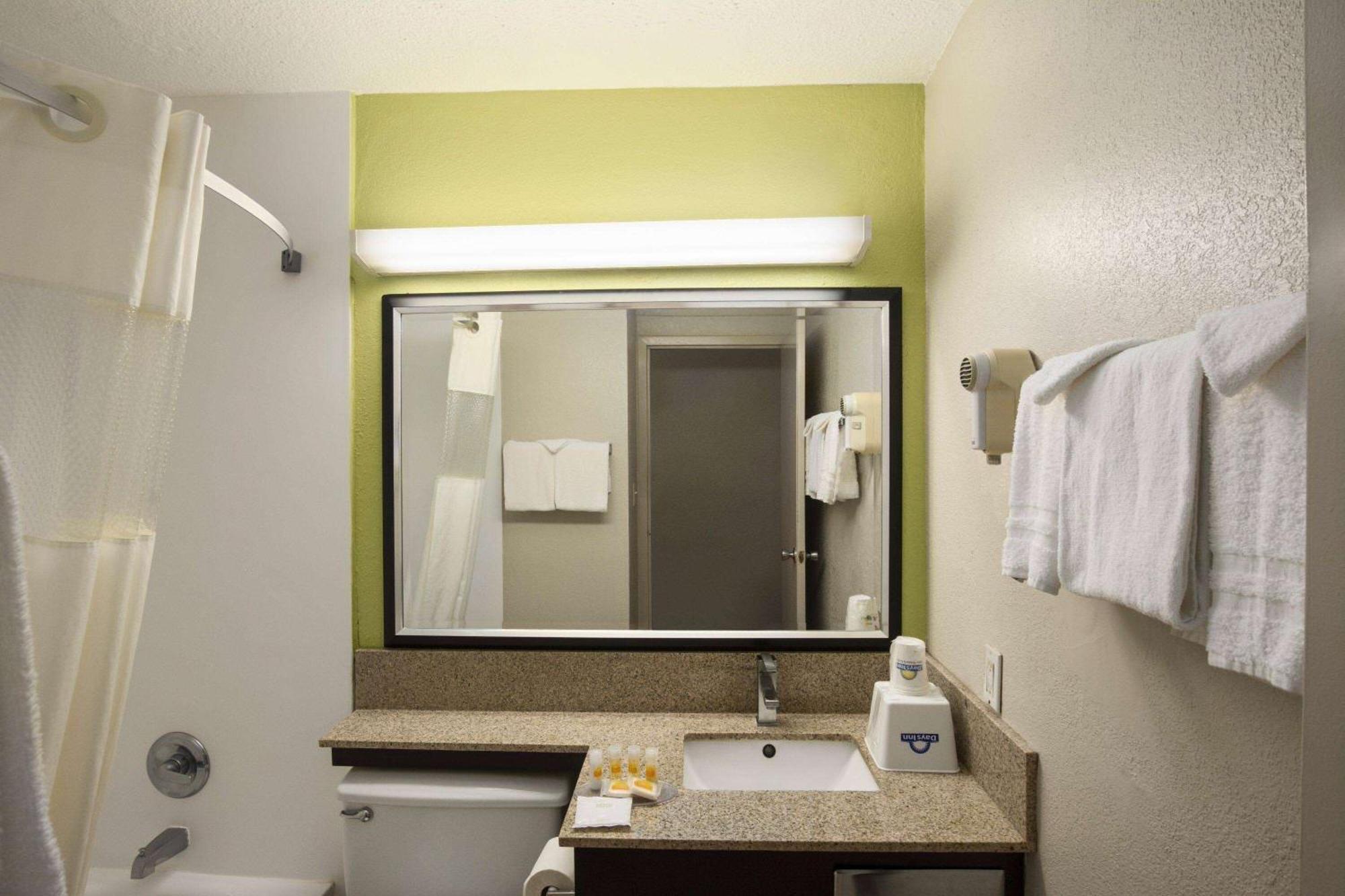 Days Inn By Wyndham Rome Downtown Εξωτερικό φωτογραφία