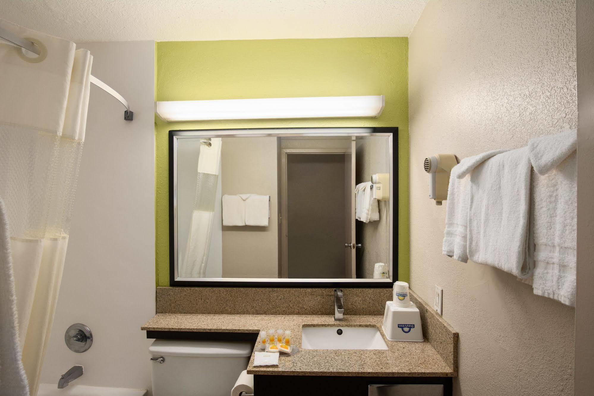Days Inn By Wyndham Rome Downtown Εξωτερικό φωτογραφία
